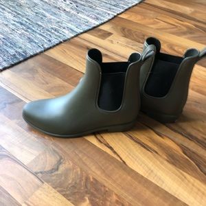Green target rain boots